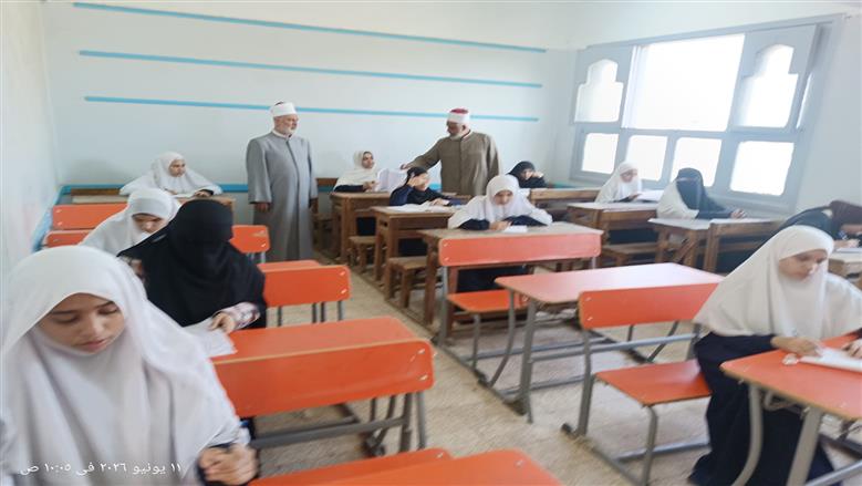 طلاب «أدبي» الثانوية الأزهرية يختتمون الأسبوع الأول من الامتحانات بسوهاج 