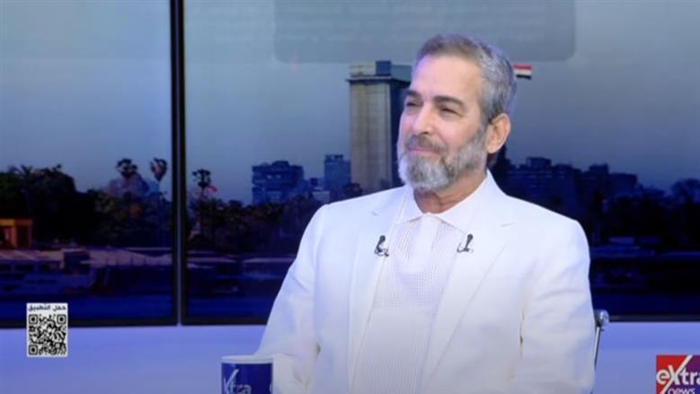 زوجة أحمد عبدالعزيز تكشف حقيقة تدهور حالته الصحية بعد إجراء جراحة بالأحبال الصوتية