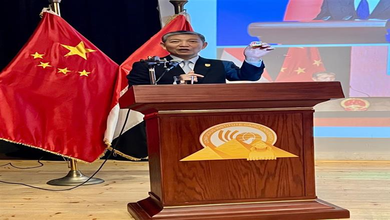 رئيس جامعة القاهرة يبحث مع السفير الصيني سبل تعزيز الشراكات الأكاديمية والبحثية