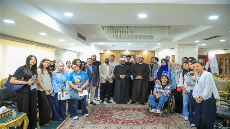 وفد من طلاب الجامعة الأمريكية يزور البحوث الإسلامية لتعزيز التواصل مع المؤسسات الأكاديمية