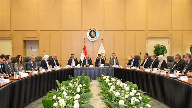 وزير الصناعة: الصناعات الغذائية ذات أولوية.. وإجراءات صارمة ضد المنشآت المخالفة