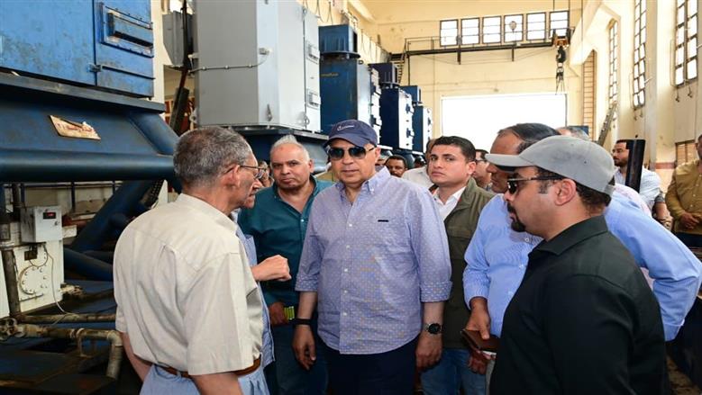 بدء تركيب «صاولات» على مصبات المصارف بالإسكندرية لمنع انتقال ورد النيل