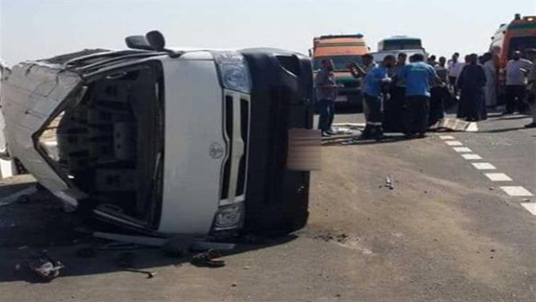 إصابة 13 شخصا في انقلاب ميكروباص على طريق «القاهرة - الفيوم» الصحراوي