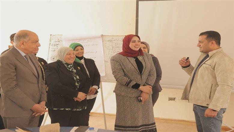 محافظ المنيا: تضافر مؤسسات المجتمع المدني وشركاء التنمية ضرورة لتمكين المرأة اقتصاديًا