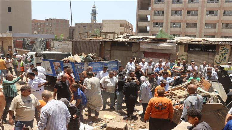 محافظ القليوبية يواصل إزالة إشغالات سوق بهتيم ويُسرّع تطوير السوق الحضاري