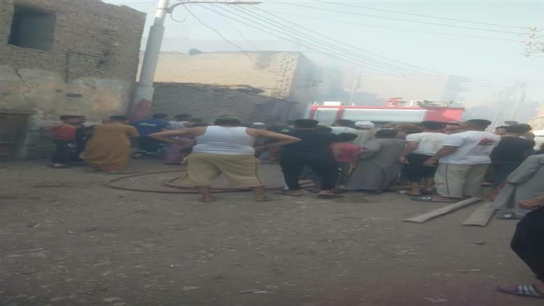 الحماية المدنية تسيطر على حريق التهم 8 منازل في أسيوط
