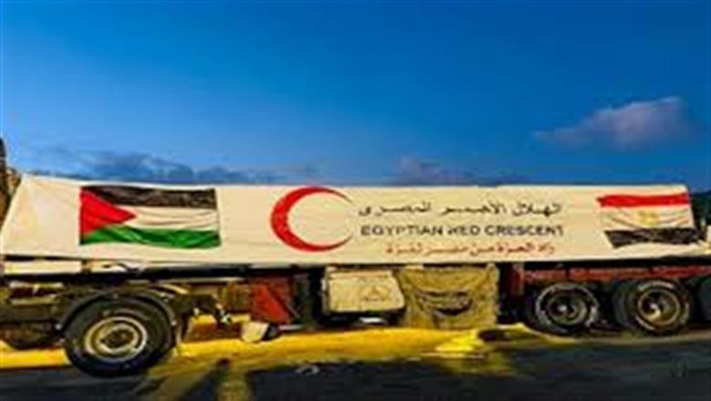الهلال الأحمر يطلق قافلة «زاد العزة» 213 بحمولة 2000 طن مساعدات لدعم الأشقاء الفلسطينيين