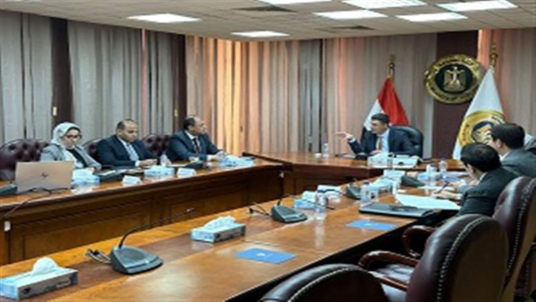 وزير الصناعة يبحث مع رئيس «تنمية الصعيد» إقامة مجمعات جديدة وحصر المصانع المغلقة