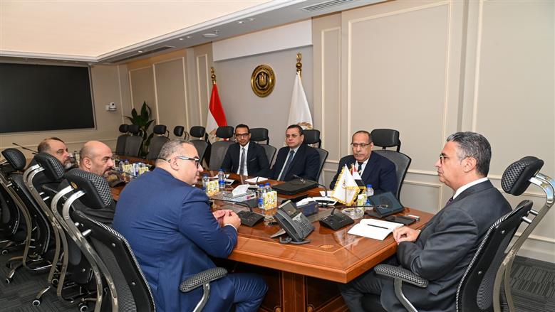 وزير التموين يبحث حلولا تمويلية للبداليين ومنافذ «جمعيتي» للدخول في «كاري أون»
