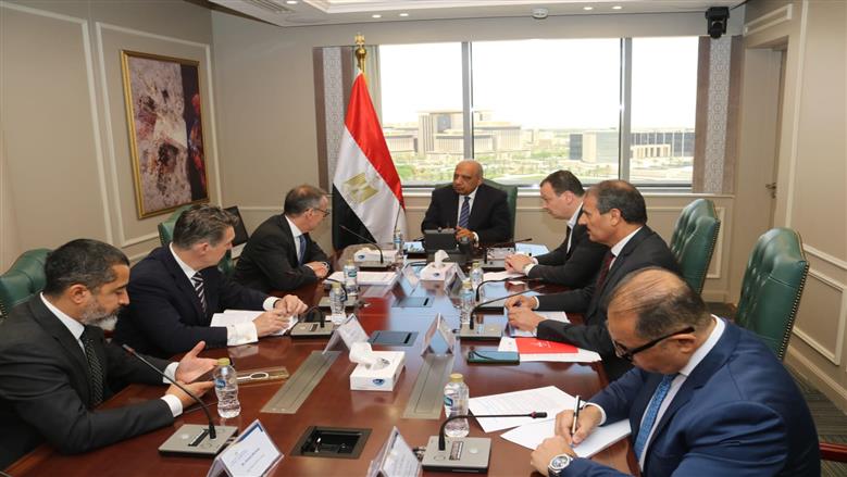 تعاون بين «الكهرباء» والبنك الأوروبي لدعم الشبكة الموحدة وتعزيز قدراتها