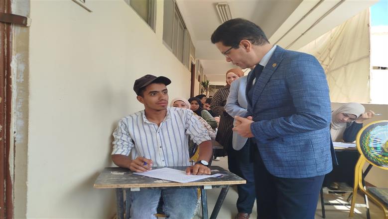 الجيزاوي يتابع الامتحانات في التربية النوعية.. انتظام وهدوء داخل اللجان