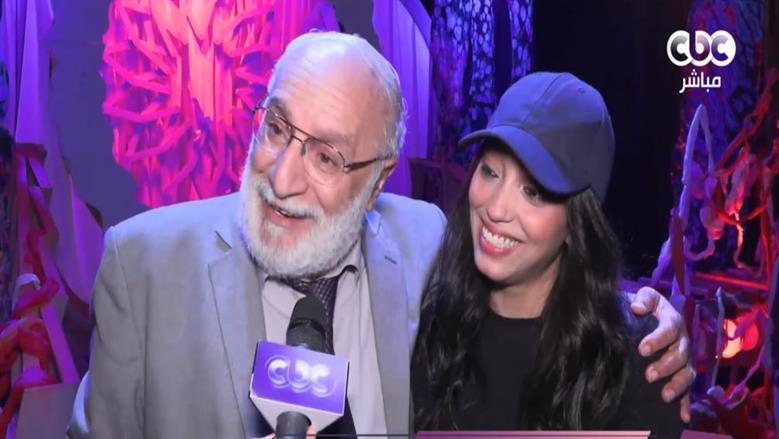 عزت زين: مسرحية «زائد واحد» صدفة سعيدة.. وأستفيد كثيرا من طاقة الشباب