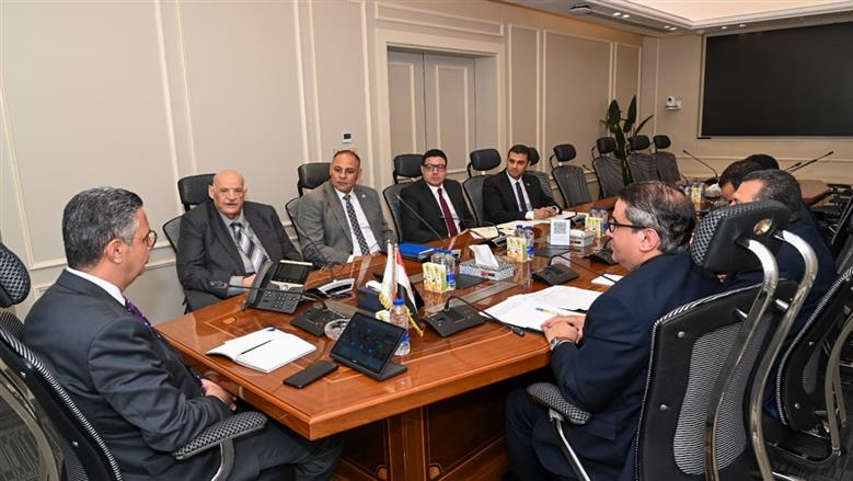 وزير التموين يبحث مع «شعبة المخابز» استقرار منظومة الخبز المدعم وتطوير الدعم