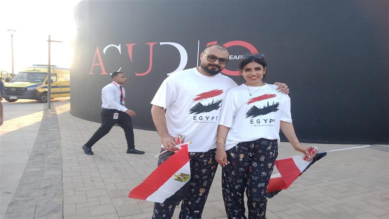 رسائل حب لمحمد صلاح احتفالا بعيد ميلاده في أول مباراة لمصر بالمونديال (صور)