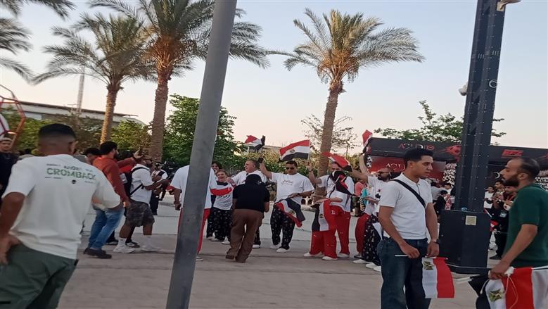 زحام جماهيري في الـFan Zone قبل مباراة مصر وبلجيكا.. وهتاف «يا رب» يسيطر على الأجواء