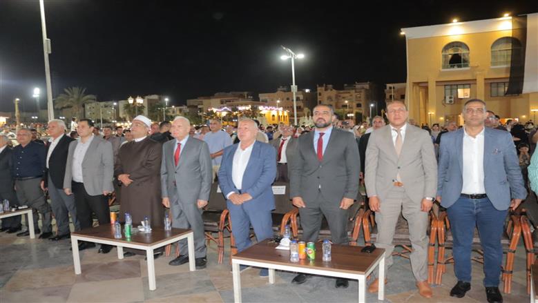 وسط أجواء حماسية وحضور جماهيري حاشد.. محافظ القليوبية يشارك المواطنين مشاهدة مباراة مصر وبلجيكا بمركز التنمية الشبابية بالعبور