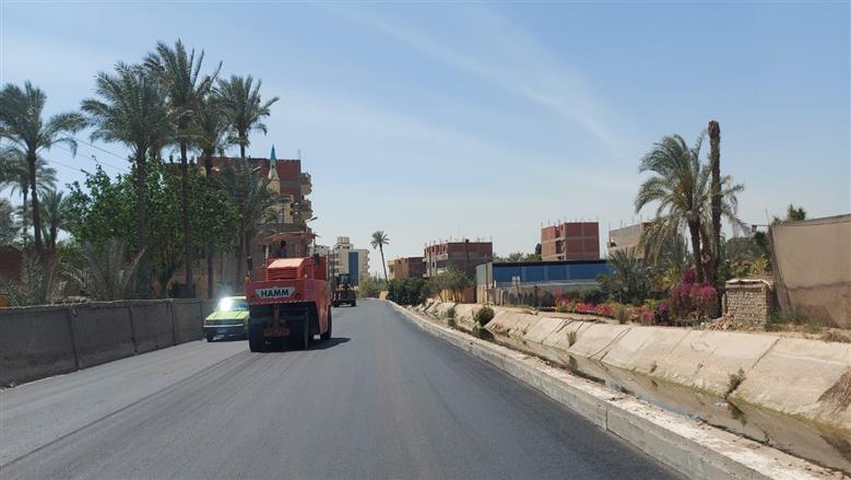 محافظ الجيزة يعلن الانتهاء من رصف ورفع كفاءة طريق ترعة فهمي بمنشأة القناطر