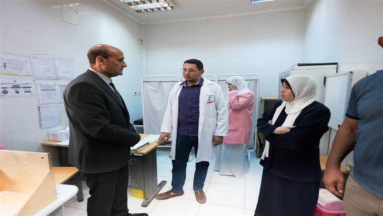 محافظ أسيوط يتفقد وحدة طب الأسرة بقرية موشا.. ويحيل موظفا للتحقيق