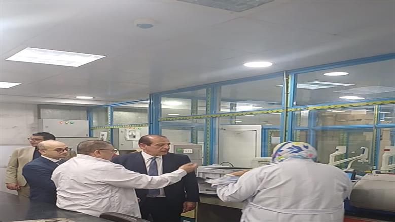 نائب وزير الصحة يطلع على أحدث إمكانيات المعامل المركزية بعد حصولها على الاعتماد الدولي