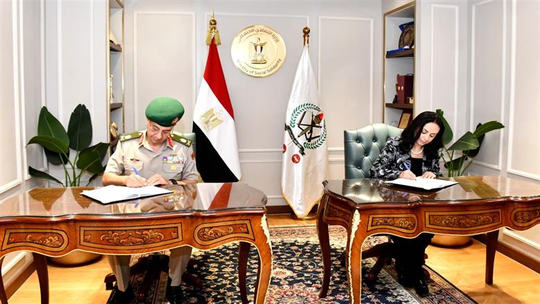 القوات المسلحة توقع بروتوكولى تعاون مع وزارة التضامن الإجتماعى وجامعة القاهرة