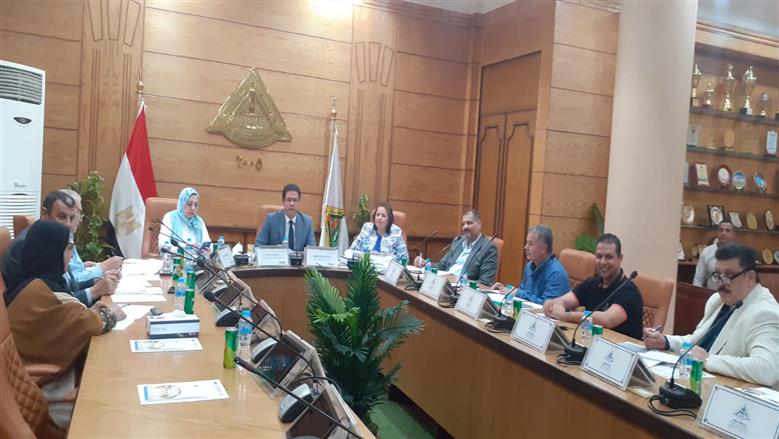 جامعة بنها تناقش تحويل سخانات المياه في المدن الجامعية للعمل بالطاقة الشمسية