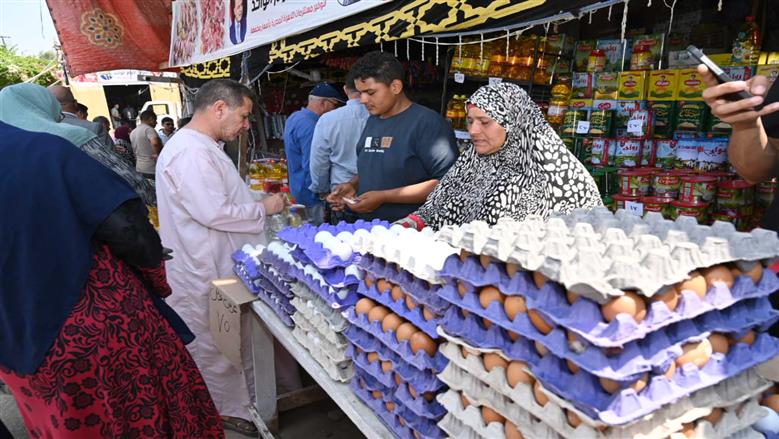 محافظ الغربية يتفقد سوق اليوم الواحد بالسنطة.. وإشادة من المواطنين