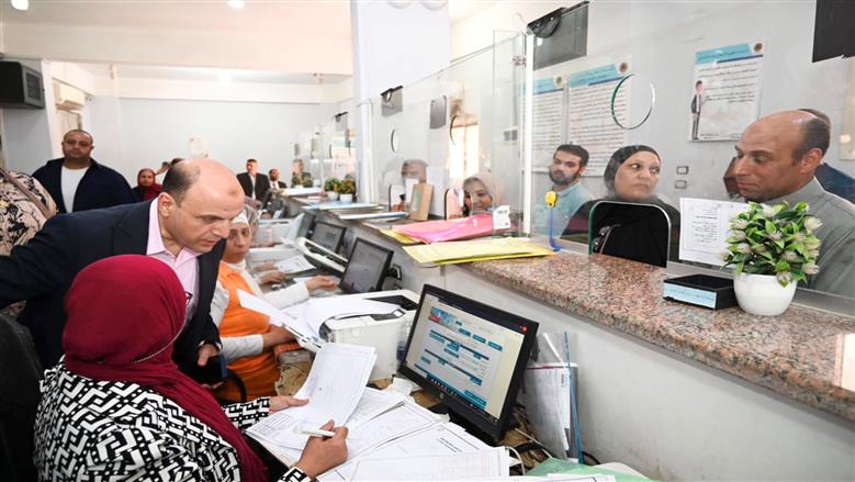 «خدمة المواطن أولًا».. محافظ الغربية يفاجئ المركز التكنولوجي بالسنطة
