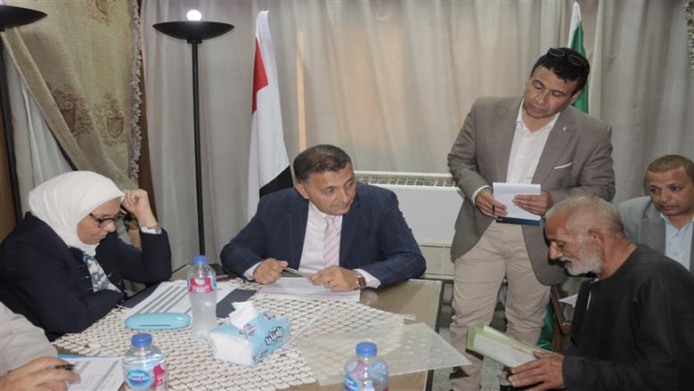 محافظ القليوبية يعقد اللقاء الجماهيري الأسبوعي بالخانكة لمتابعة شكاوى المواطنين وإيجاد حلول فورية لها