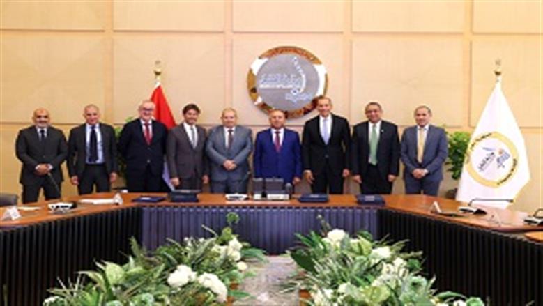 توقيع عقود لإنشاء وتطوير السكة الحديد ونظم الإشارات