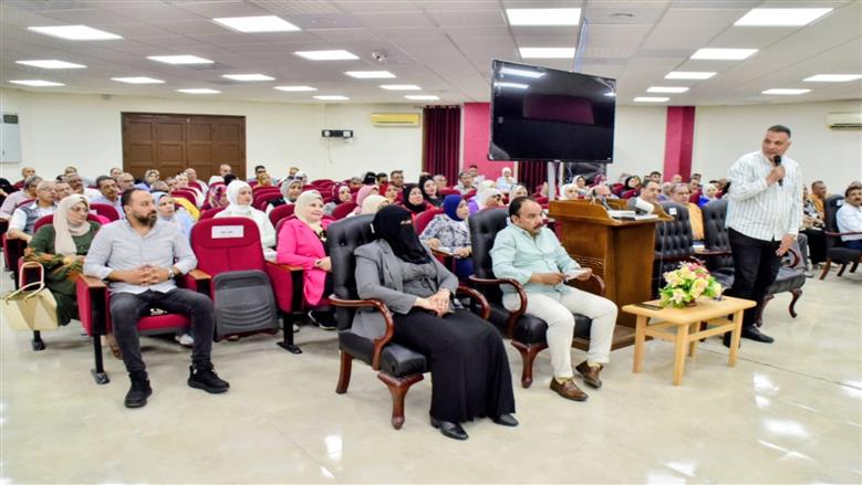 اجتماع وكيل تعليم بورسعيد بلجنة تنظيم الثانوية العامة