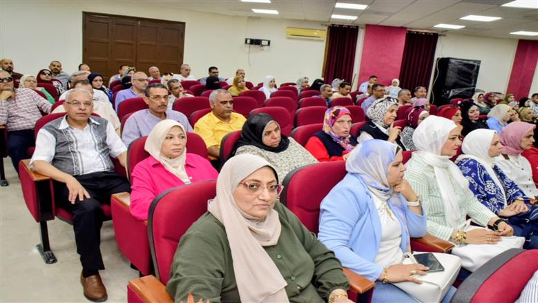 اجتماع وكيل تعليم بورسعيد بلجنة تنظيم الثانوية العامة