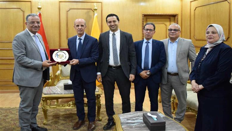 رئيس جامعة بني سويف يستقبل نخبة من الإعلاميين المحكمين لمشروعات تخرج كلية الإعلام