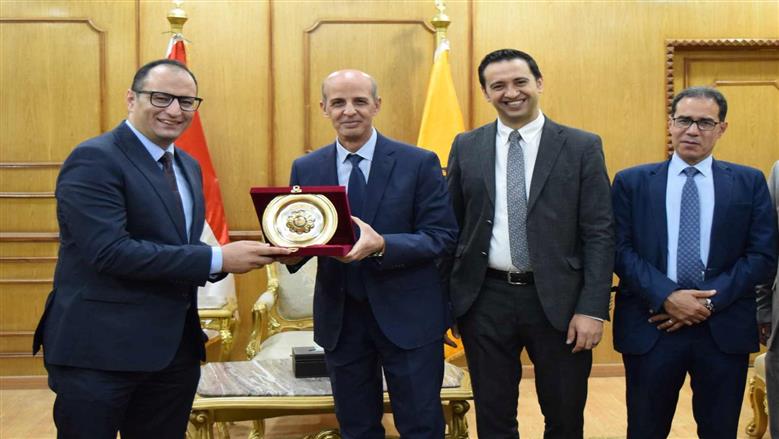 رئيس جامعة بني سويف يستقبل نخبة من الإعلاميين المحكمين لمشروعات تخرج كلية الإعلام