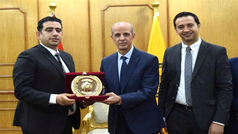 رئيس جامعة بني سويف يستقبل نخبة من الإعلاميين المحكمين لمشروعات تخرج كلية الإعلام