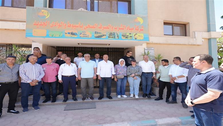 وزير الدولة للإنتاج الحربي ومحافظ أسيوط يتابعان مشروعات «حياة كريمة»