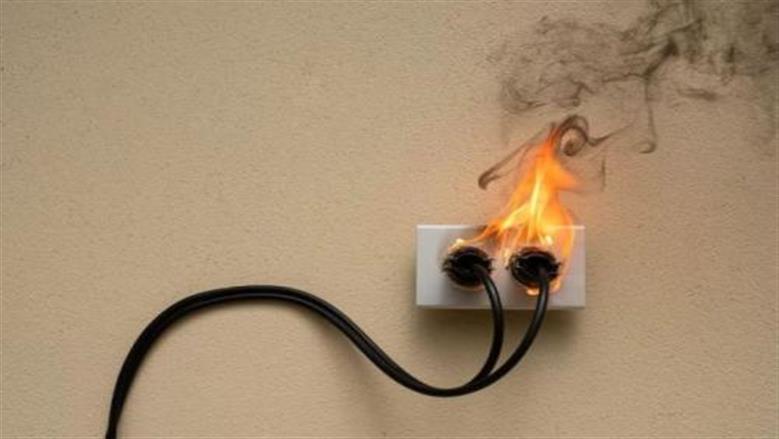 انتبه لهذه العلامات.. 3 مؤشرات تحذيرية تكشف ضعف الكهرباء في منزلك