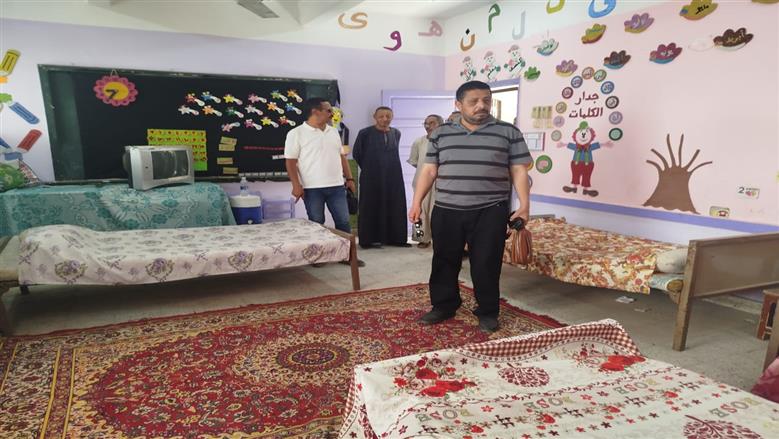 مدير «تعليم دشنا» يتفقد لجان امتحانات الثانوية العامة ويشدد على جاهزية استراحات المعلمين