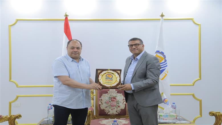 محافظ قنا يبحث رئيس هيئة تنمية الصعيد تنفيذ مشروعات تنموية جديدة 