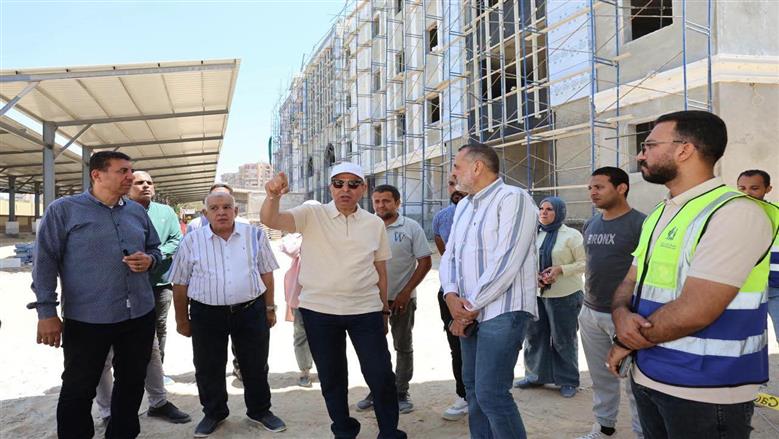 محافظ المنيا يتفقد التشطيبات النهائية للسوق الحضري ضمن مشروع تطوير منطقة الحبشي