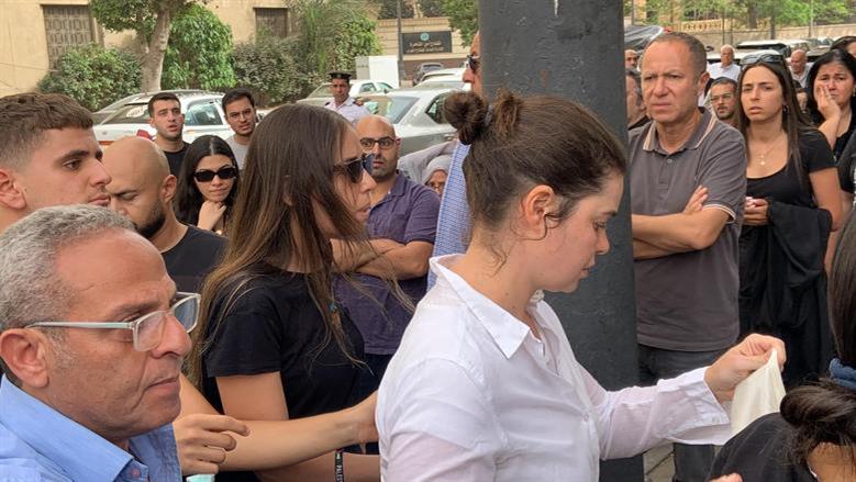 بعد تنفيذ وصية محمد مرزبان.. نجوم ارتدوا اللون الأبيض في الجنازات والعزاءات
