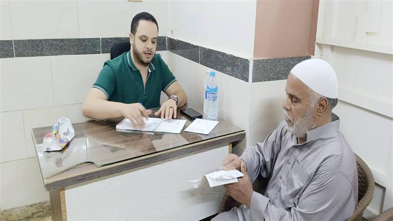 الكشف والعلاج المجاني والتوعية الصحية لـ55 مواطنا بقرية ميت عافية بالمنوفية