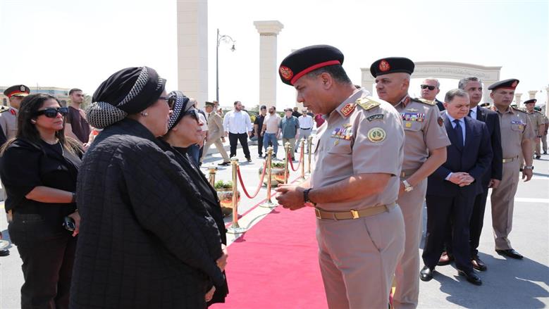 وزير الدفاع يتقدم الجنازة العسكرية للفريق يوسف عفيفي