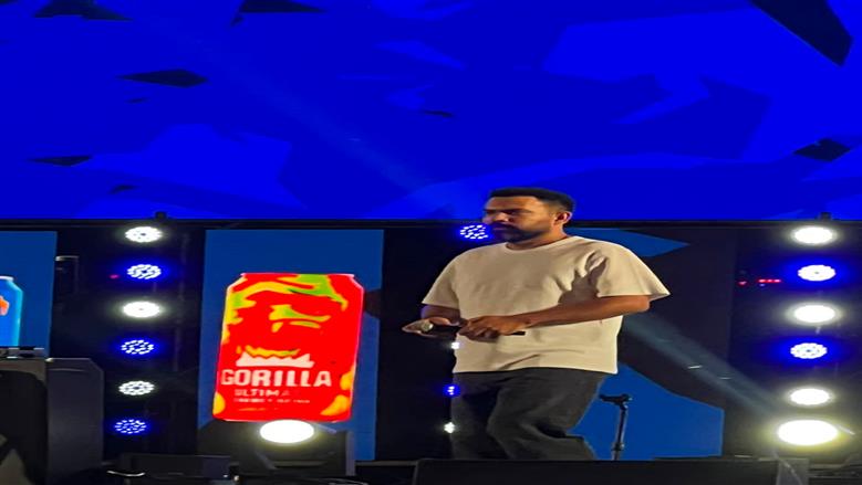 خالد عليش يقدم روبي قبل حفلتها بالفان زون في العاصمة الادراية الجديدة (صور)