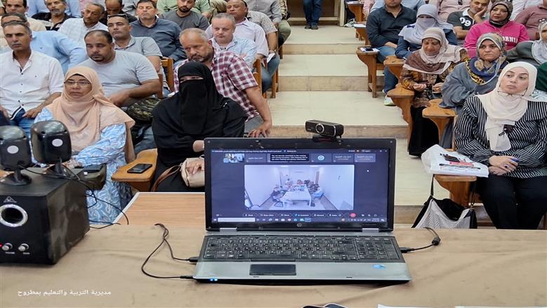 وكيل وزارة التربية والتعليم بمطروح تجتمع مع رؤساء لجان امتحانات الشهادة الإعدادية بالمديرية