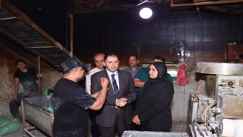محافظ دمياط يتفقد أحد المخابز البلدية خلال جولة تفقدية في مدينة السرو 