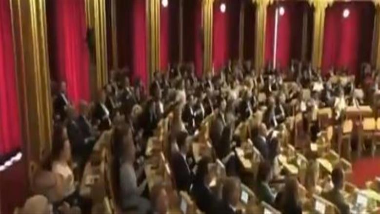 هوس المونديال يصل إلى قاعة التشريع.. نواب النرويج يدعمون منتخبهم بـ«تصفيقة الفايكنج»