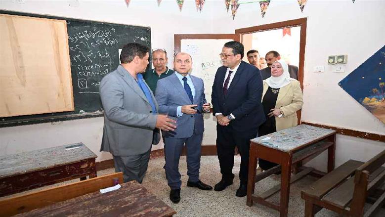 محافظ الغربية يتفقد جاهزية لجان امتحانات الثانوية العامة