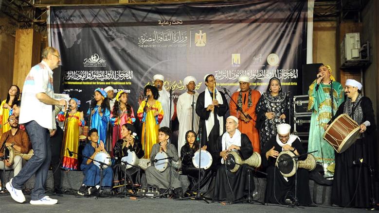 الطبول في شارع المعز