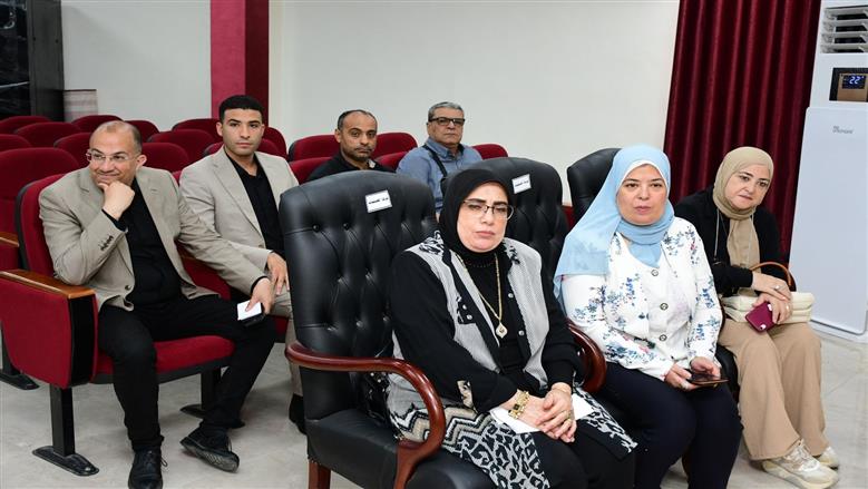محافظ بورسعيد يتفقد غرفة عمليات الثانوية العامة 