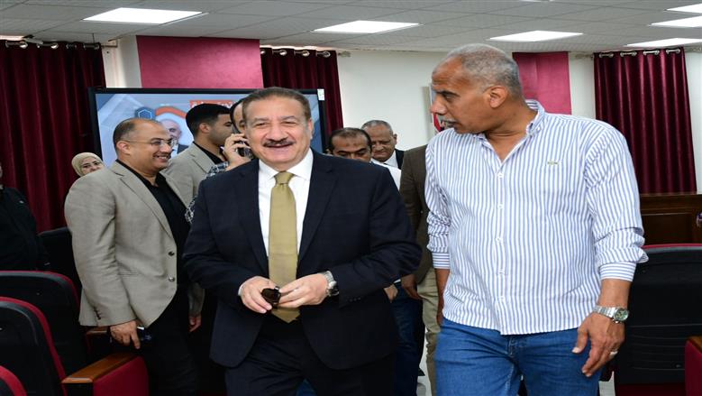 محافظ بورسعيد يتفقد غرفة عمليات الثانوية العامة 